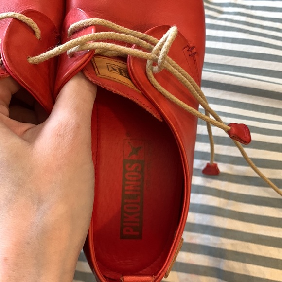 Red leather Pikolinos lace up shoe - Picture 3 of 3
